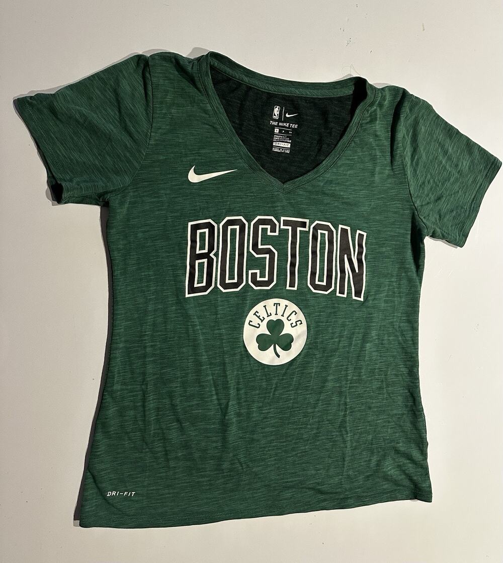 Nike Women's Boston Celtic V-Neck T Shirt Sz Small Green Shamrock St. Patricks￼